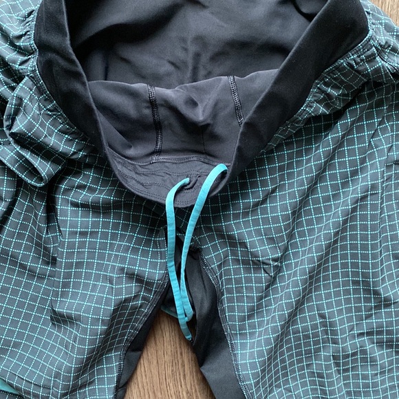 Lululemon T.H.E. Lined Shorts 9” EUC - Picture 4 of 11